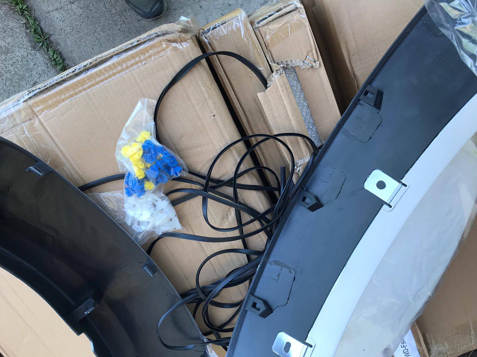 Front Only white OEM Flares Suitable for Toyota Hilux 2005-2011 - Image 6