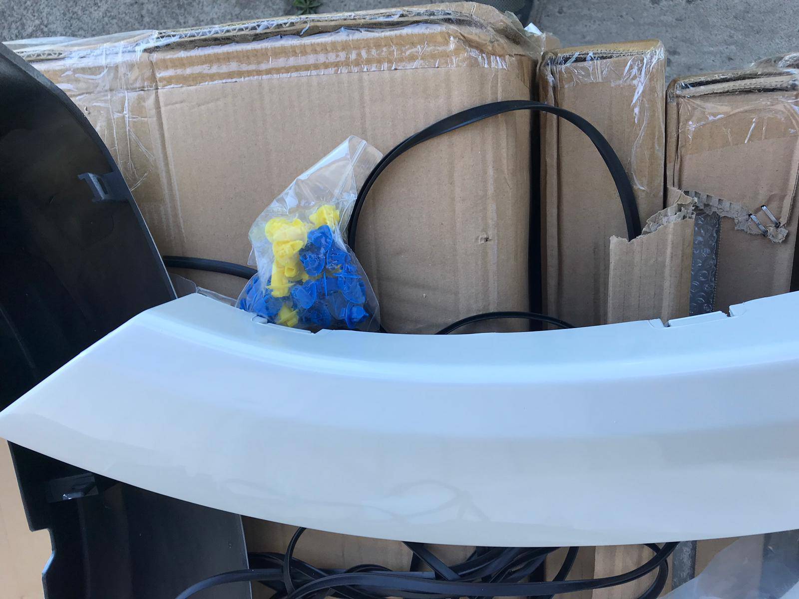 Front Only white OEM Flares Suitable for Toyota Hilux 2005-2011 - Image 7