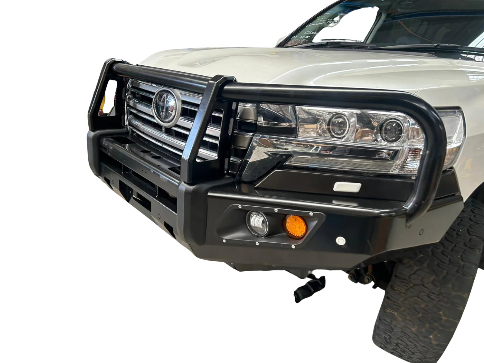 Competition Bullbar Suitable For Toyota Land Cruiser 200 Series 2016-2022 - Image 3