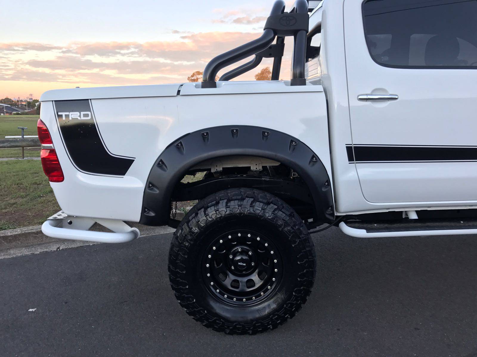 6 pcs Jungle Flares Suitable for Toyota Hilux 2005-2011 (Full Set) - Image 9